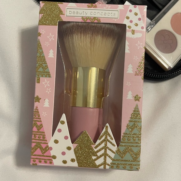 Makeup Bundle (11 items) - Picture 7 of 9